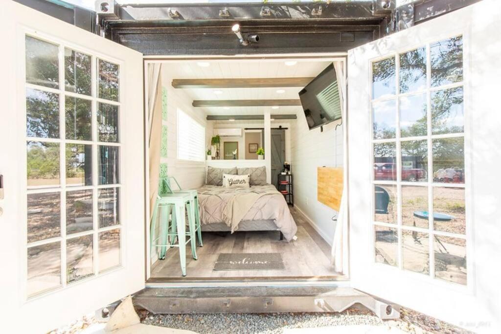 The Container Retreat @ 290 Wine Trail #10 Welcome Friends! Hye Extérieur photo