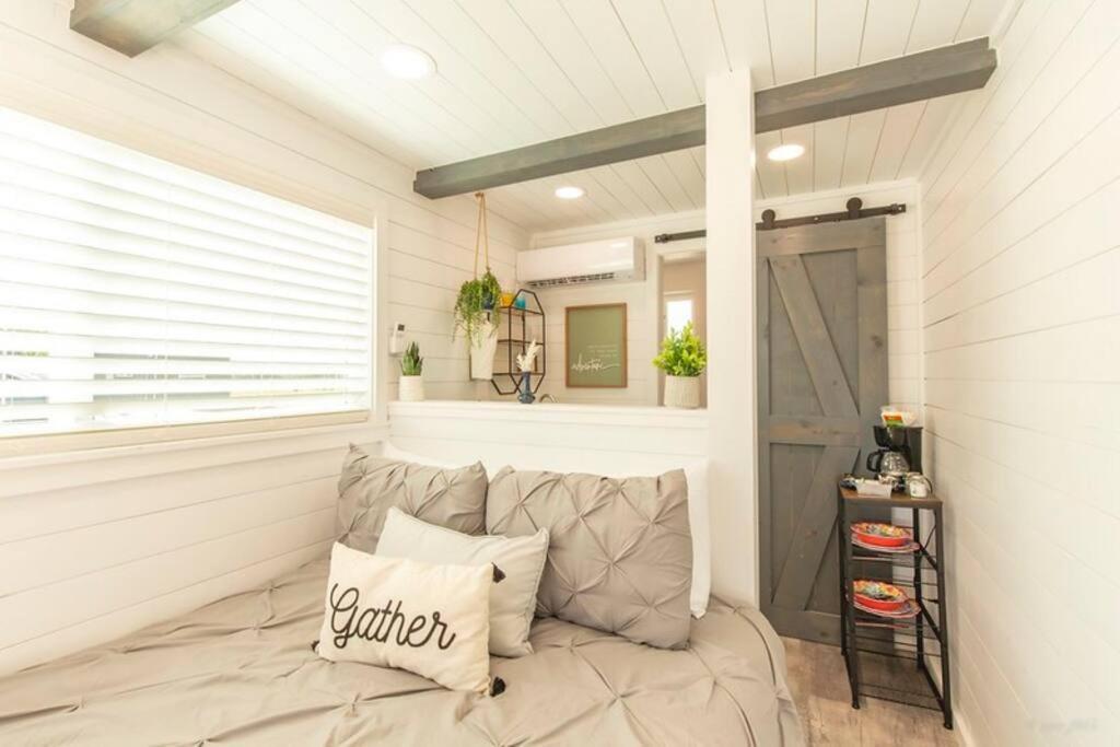 The Container Retreat @ 290 Wine Trail #10 Welcome Friends! Hye Extérieur photo