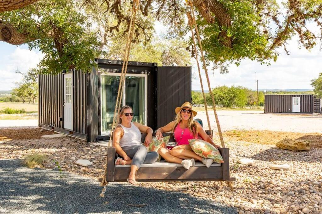The Container Retreat @ 290 Wine Trail #10 Welcome Friends! Hye Extérieur photo