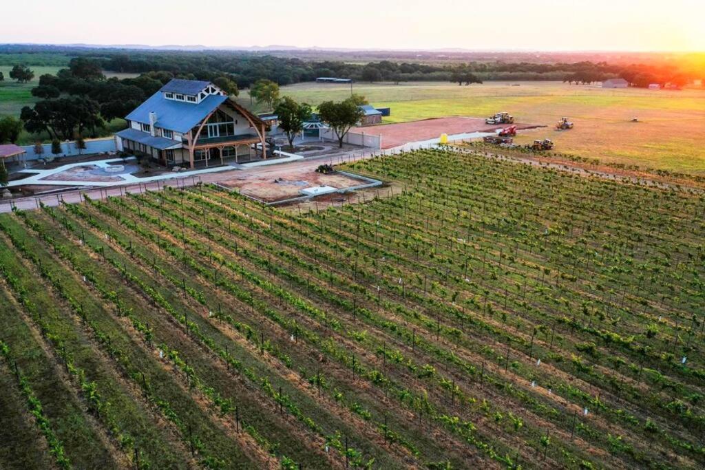 The Container Retreat @ 290 Wine Trail #10 Welcome Friends! Hye Extérieur photo
