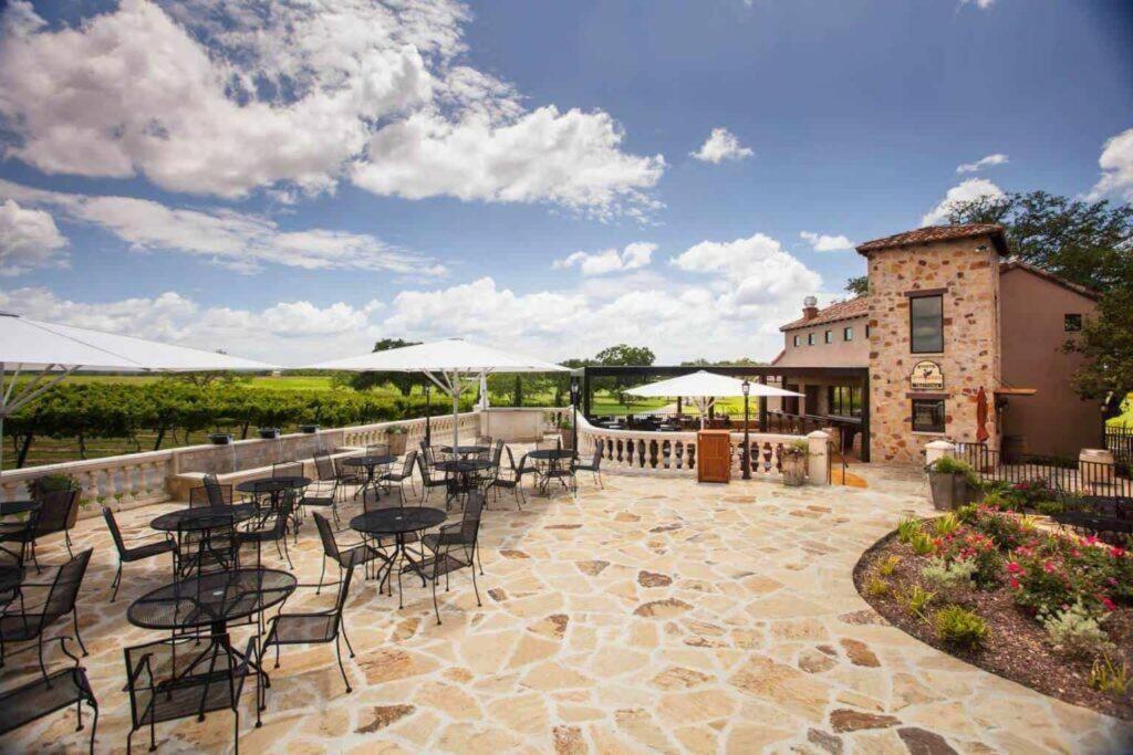 The Container Retreat @ 290 Wine Trail #10 Welcome Friends! Hye Extérieur photo